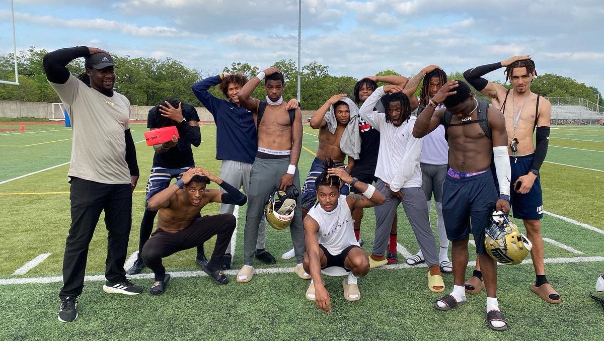 Andre__Simmons's tweet image. Finished spring ball with a lot of positive things to build on.
@DreamU_IndyFB #DreamU #TOPOFF