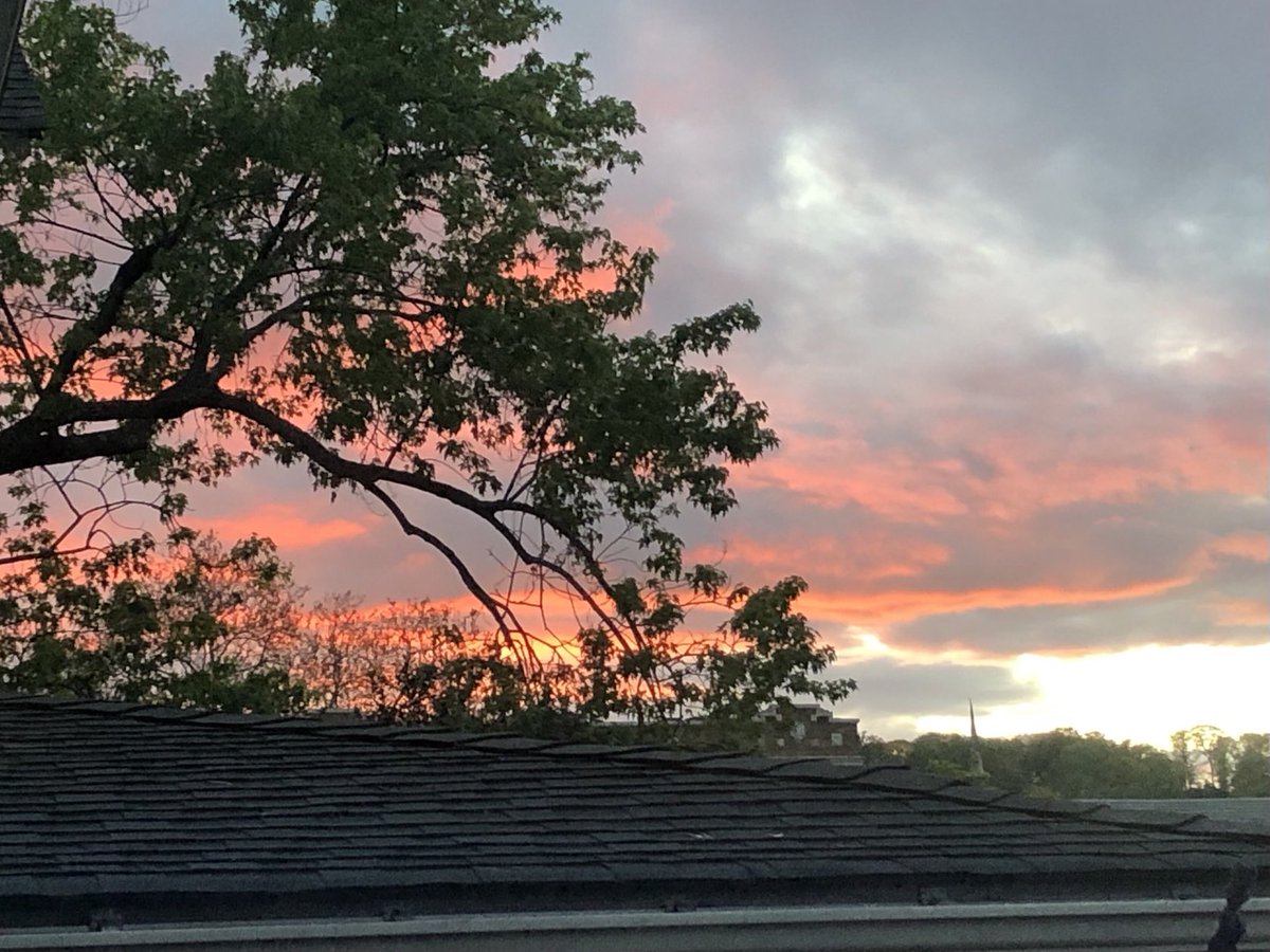 momlovesfilm's tweet image. First #sunset I’ve seen in months. #sopretty #springsky #NJ