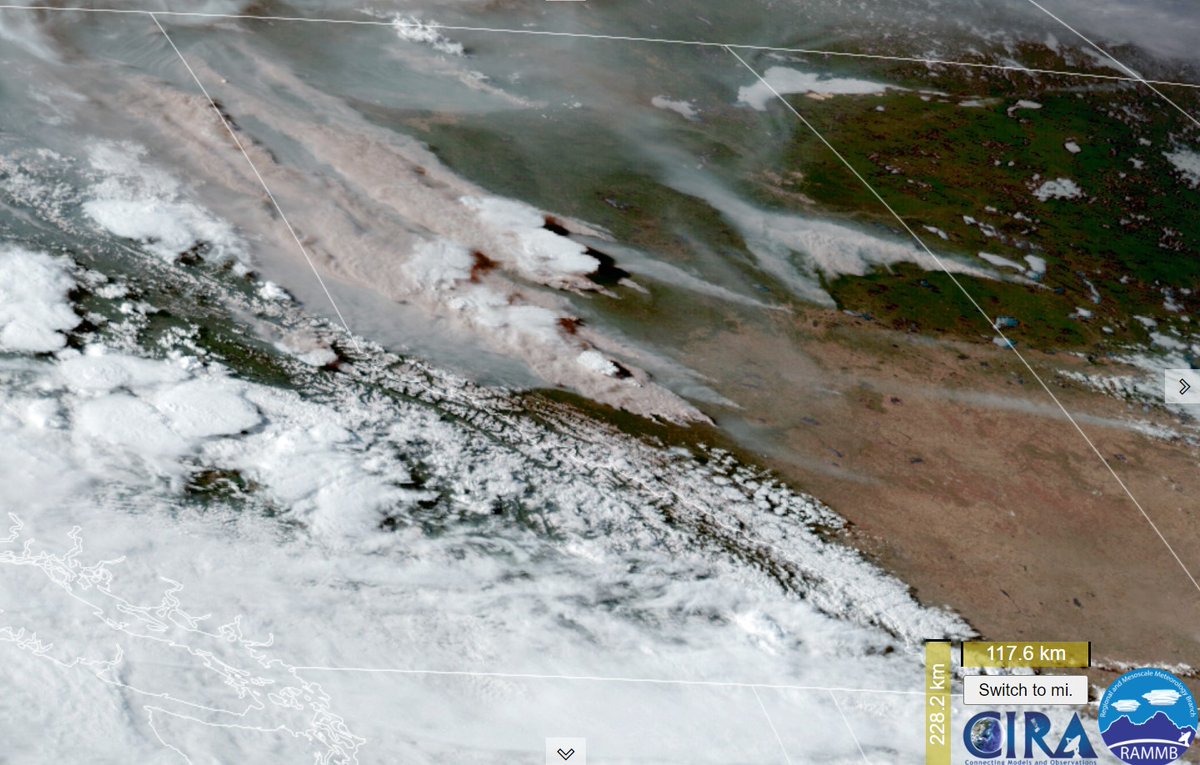 mikeflannigan's tweet photo. Incredibly active wildfire day in Alberta. Lots of communities threatened. Estimating 100,000 ha burned today and some of these fires will burn through the night.  Check out the loop https://t.co/UyJqgYQwbk . Smoke is gray and some pyrocu/pyrocb - white. https://t.co/GcRzczc6r8