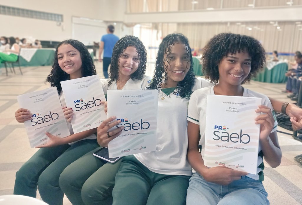 Danamlima's tweet photo. Aconteceu em  Floriano com os  alunos do 9° ano do Fundamental e 3° série do Ensino Médio uma Revisão muito especial de preparação para o Saeb 2023 .
#seducpi #governopiaui #Saeb2023 #escolapublica https://t.co/LN6TVfxh3t