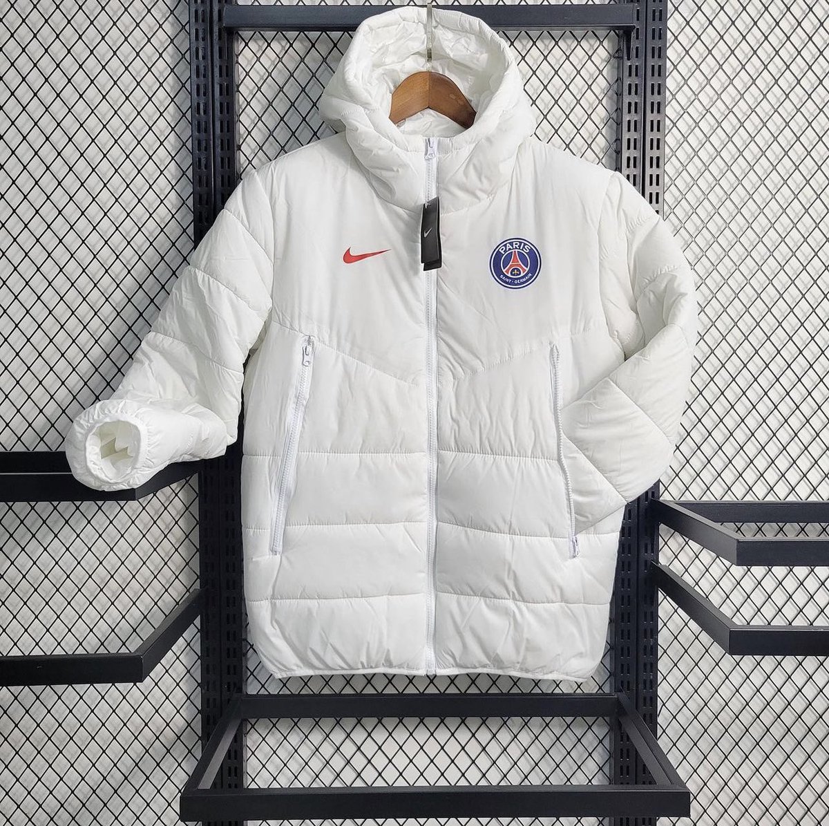 jsimports8's tweet photo. PRA LÁ DE NIKE! 🥶🥴 https://t.co/c8QoWCWtrM