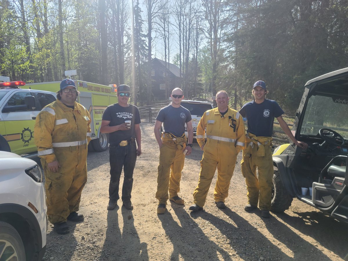ColonyMeats's tweet photo. Another happy fed crew... 💥CHICKEN BURGERS💥 Nisku Crew... Thanks for your help guys... Stay safe 🙏🙏 https://t.co/6HIReRPslT