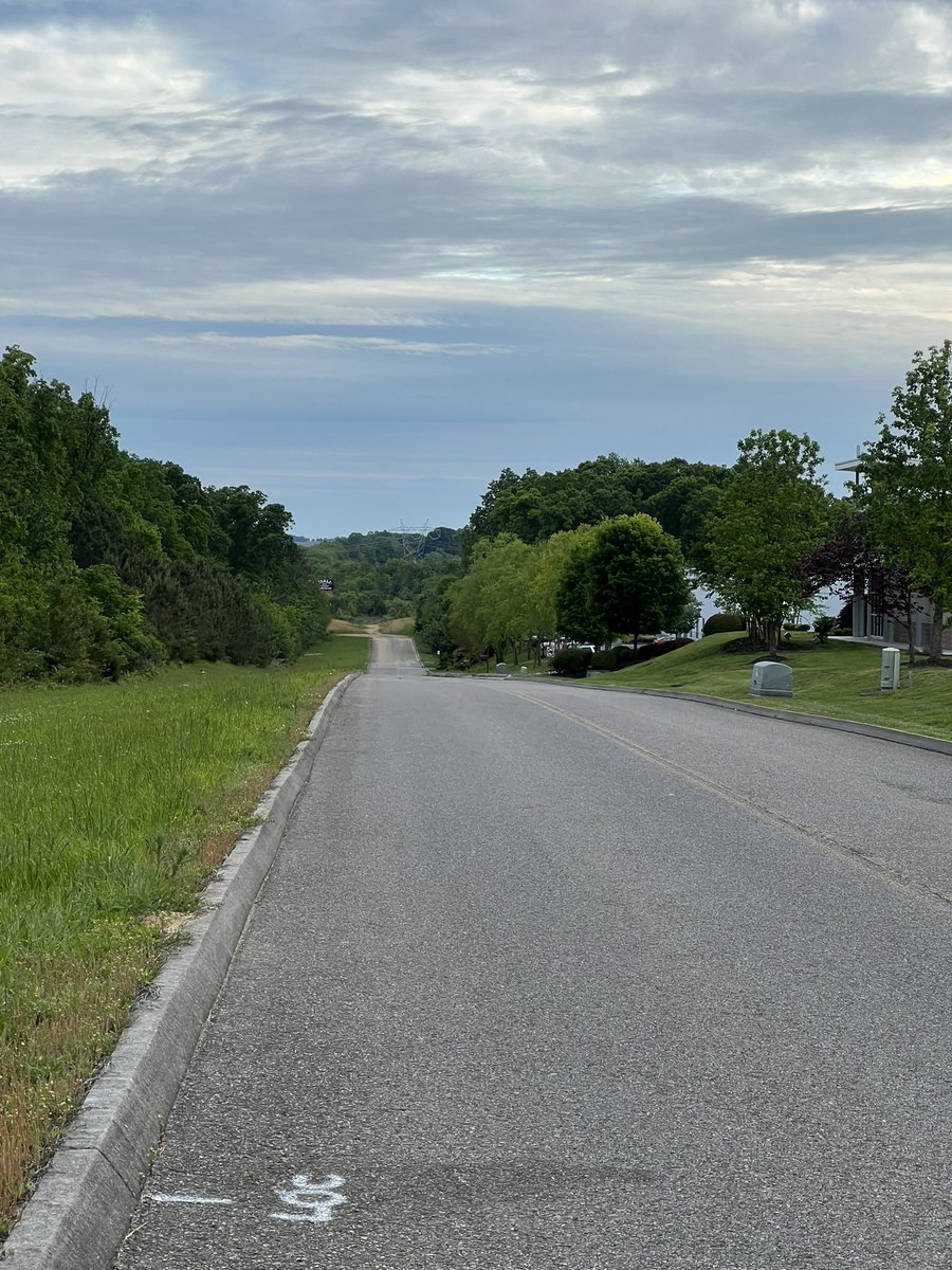 indietrucker's tweet photo. Had a nice place to walk at the new @LovesTravelStop in Loudon, TN, love when the truck stops are close to good quiet industrial areas. Also finally got the first #ChopFit challenge done, first of many. Will close that last ring before bed, was a long day. Baltimore, MD to Loudon, TN complete with 45 minute delay in traffic outside DC and several other typical Friday slow downs. Back up in the morning and knock down another 600+ miles en route for Louisiana delivery Sunday. Five or six days until I’m at the house. #truckerfitness #longhaultrucker #truckerlife