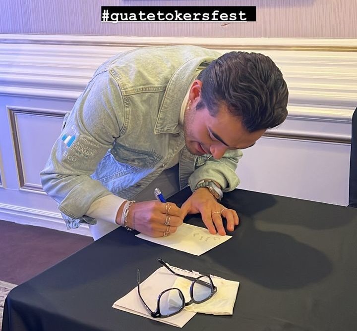 TeamDennis4's tweet photo. El más hermoso @_DennisArana 💚

#GuatetokersFest https://t.co/vi5gaskNJg