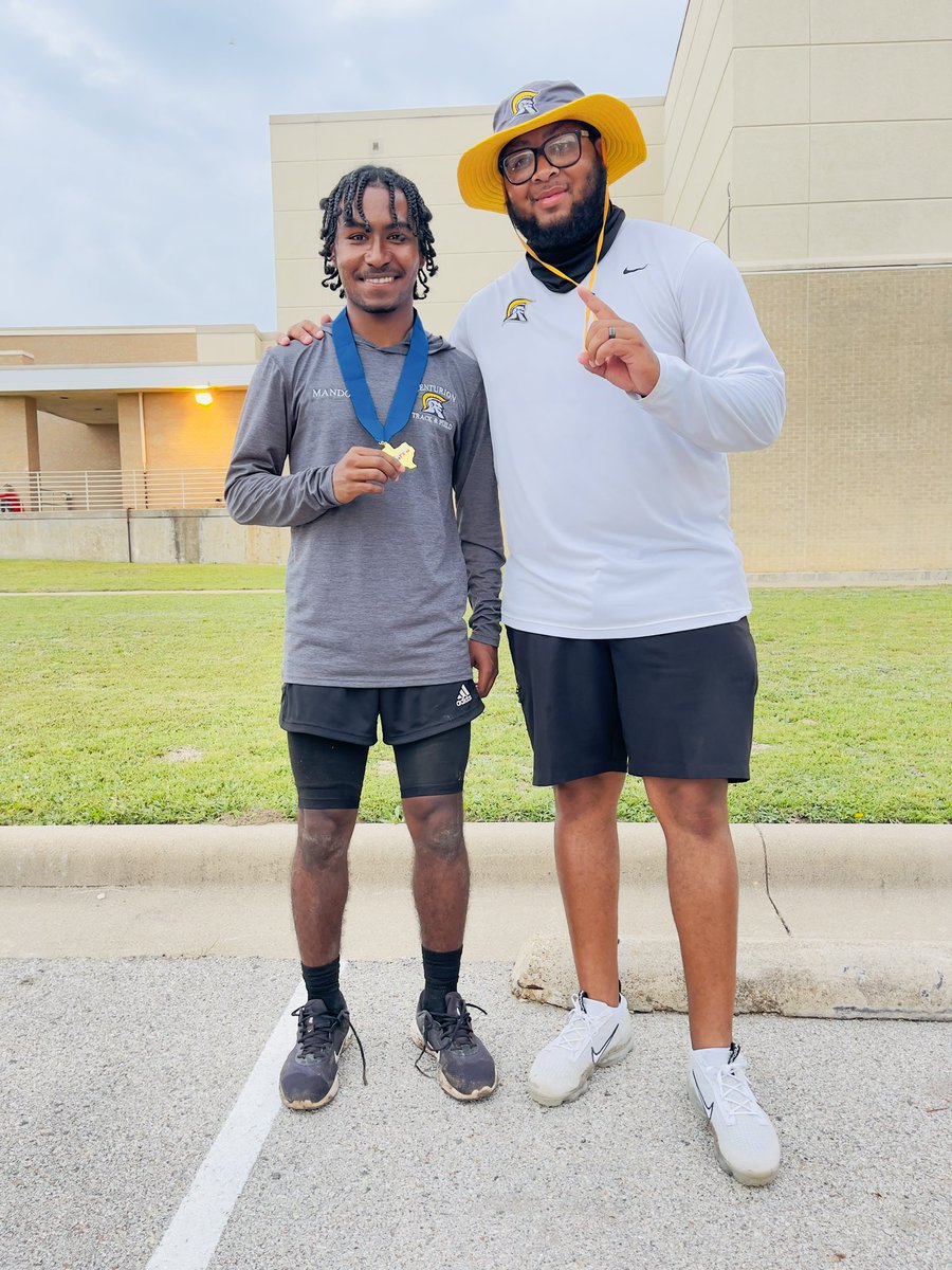 CoachBrysonW's tweet photo. 3x State Champion TJ with a PR 45’11.
-District Champ✔️
-Regional Champ✔️
-State Champ✔️
🥇🥇🥇
C/O 24
@ArmandoIRivera https://t.co/8n1nnUxn7z