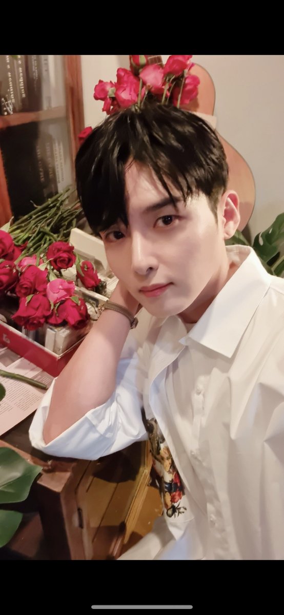 Ryeoblossom's tweet image. #ELFselcaday #RYEOWOOK #려욱 🌹