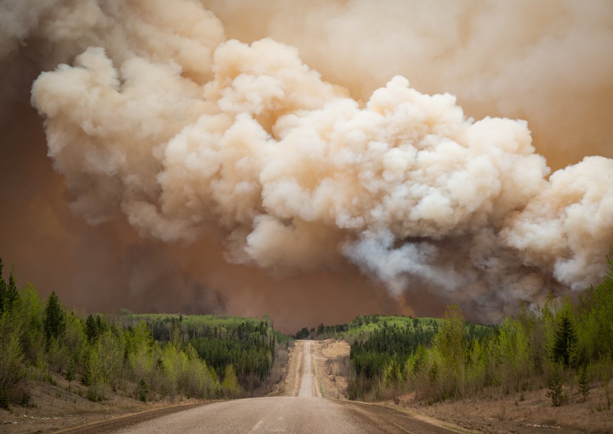 BadWeatherKyle's tweet photo. Intense wildfire behaviour observed near Brazeau Dam, Alberta today #abfire #abstorm https://t.co/0w0zRnHPsL