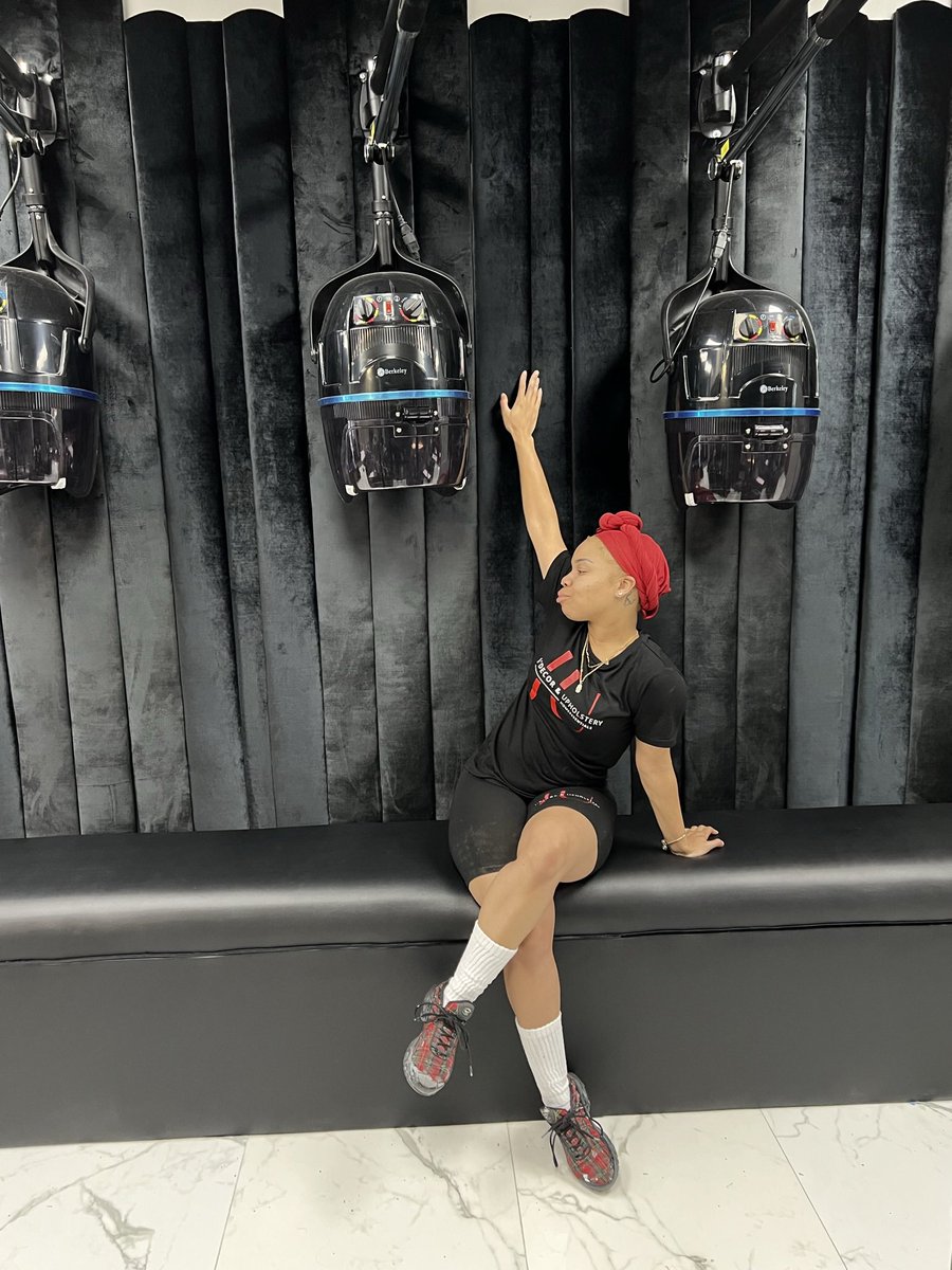 ThinkBigBitxh's tweet photo. Gifted Hands๐๐๐พ
IG: jdecor_upholstery
#upholstery #accentwalls #salonsuites #houstondesigner #houston https://t.co/JvFx7zoupQ