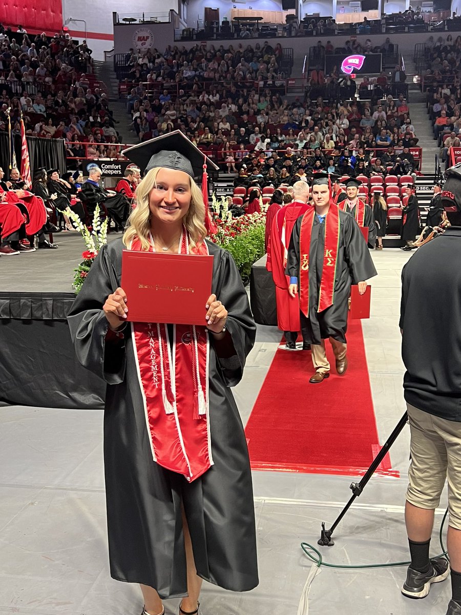 WKUSPM's tweet photo. #SPMgrad https://t.co/6IGoTHHbEW