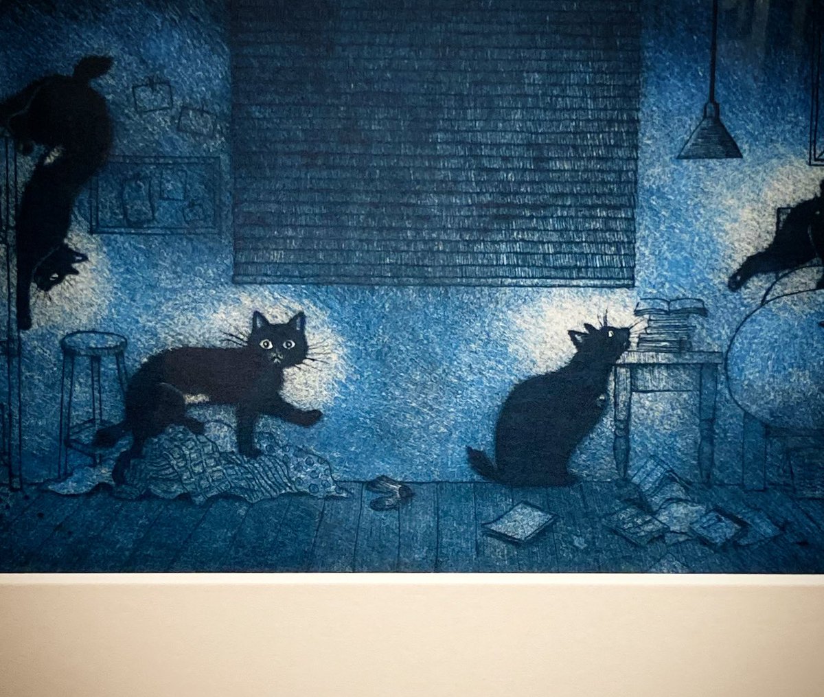 chiakisakamoto's tweet photo. #ねこのねえ原画展  @ #シャトンルージュ
いよいよ明日までとなりました。
寅印菓子屋さんのお菓子セットは完売となりました（感謝）がシャトンルージュさんの会期限定デザート、GW限定メニューはこの土日もありますよ。お食事やお茶がてら、是非黒猫に会いにきて下さい🐈‍⬛ https://t.co/eKvahG46KF