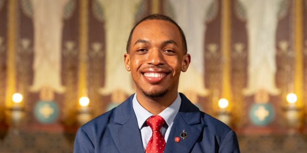 CSBSJU's tweet photo. Three Johnnies receive the 2023 Extraordinary Service Award! This year’s winners – Benjamin Epper ’23, Ethan Huber ’23 and Durran Thompson ‘23 - exemplify community, serving others and the pursuit of justice.  Read more: https://t.co/YVrkuas48d 
Congratulations! https://t.co/gdMYuFvOYj