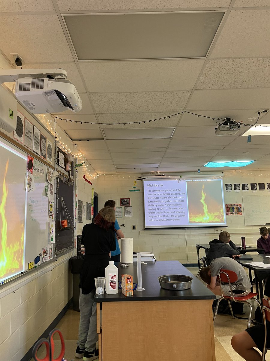 jessdarkscience's tweet image. We finally presented our #GeniusHour projects. Students worked over the past few weeks exploring a science related phenomena that interested them. I loved learning about their passions. 
#gogulllake #glcs #glms
