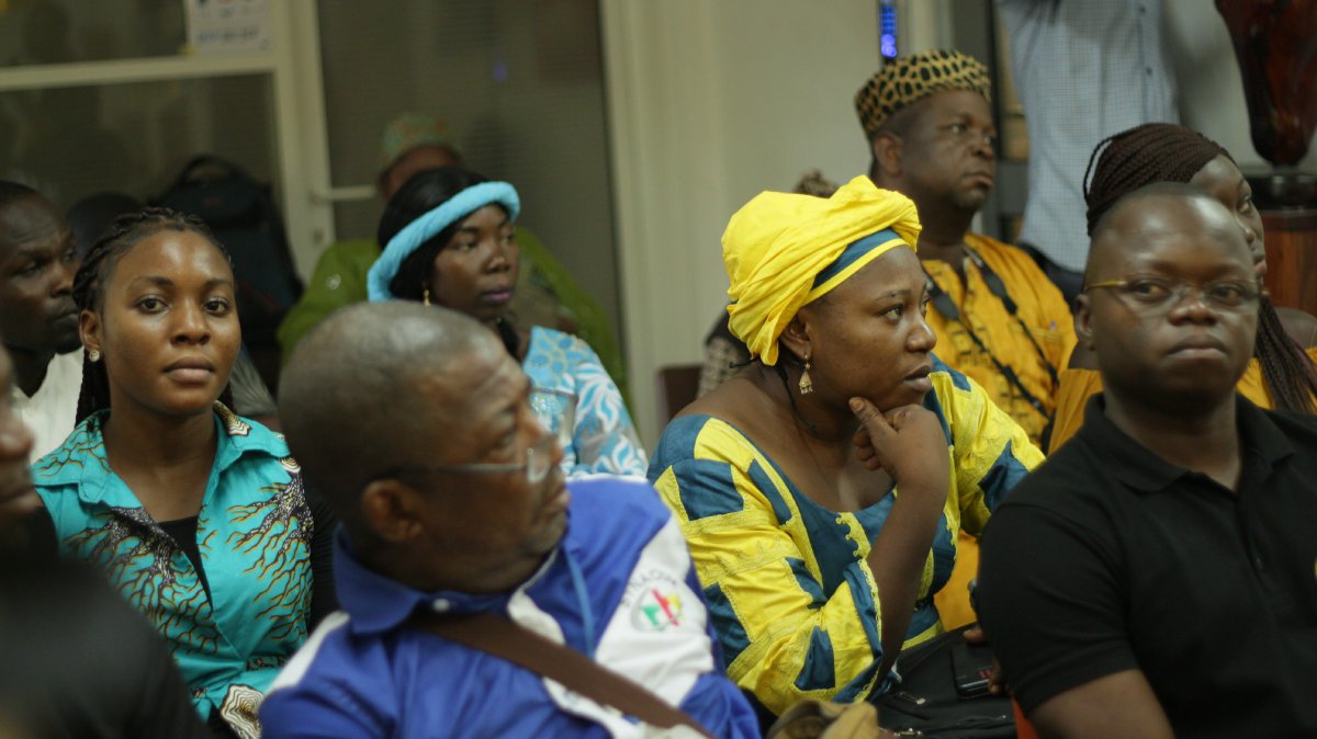 AfGaroua's tweet photo. 📷 En Images...
A l'occasion de la journée mondiale de la liberté de la presse, le mercredi 03 mai, les journalistes de la ville de Garoua se sont retrouvés à l'Alliance pour une conférence-débat sur le thème : " Une presse crédible pour un monde meilleur ".
Avec @SNJC_Cameroun https://t.co/htigcSdJbR