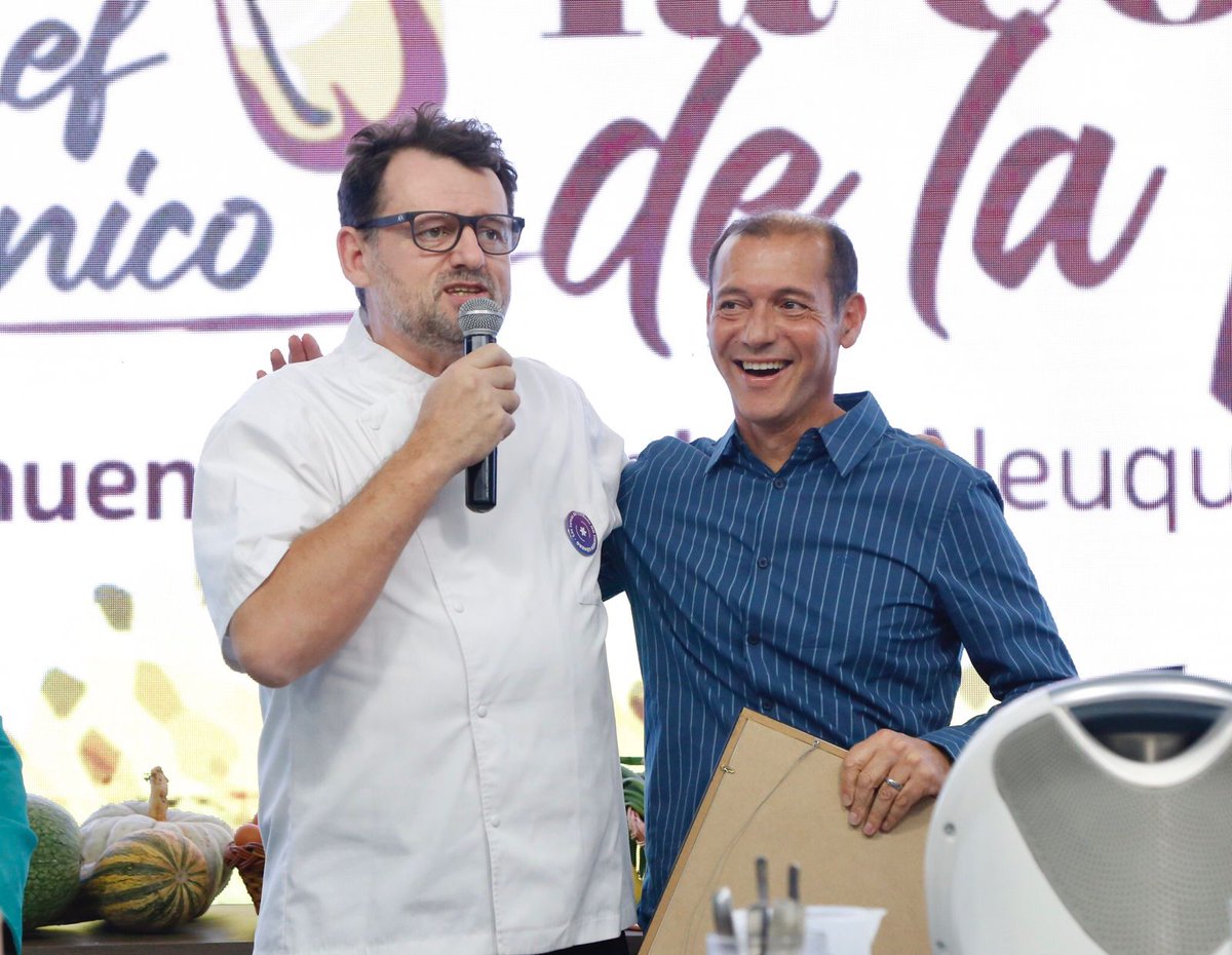 OmarGutierrezOk's tweet photo. La Fiesta del Chef Patagónico es Nacional y hoy presentamos su 1° edición en esta modalidad y la 17° convocando lo mejor de la gastronomía regional, en la paradisíaca Villa Pehuenia - Moquehue.
Te esperamos hasta el domingo para conocer la identidad de la zona en platos de autor. https://t.co/KNYFESIJZq
