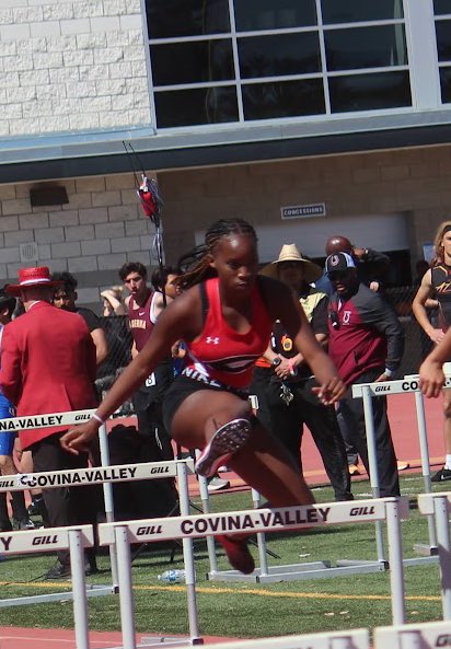 glendoratrackxc's tweet photo. Congratulations to Junior, Yasmeen Shinn, for taking 3rd place in the League Finals Junior Varsity 100 Meter Hurdles with a PR of 19.99. Way to go, Yasmeen! 💪🏻👊🏻🎉
#tartanpride #glendoratrackandfield #palomaresleaguefinals
@GHighAthletics 
@GHSAPTilton 
@jnorell5 
@coach_toris https://t.co/W09mNnrxvN
