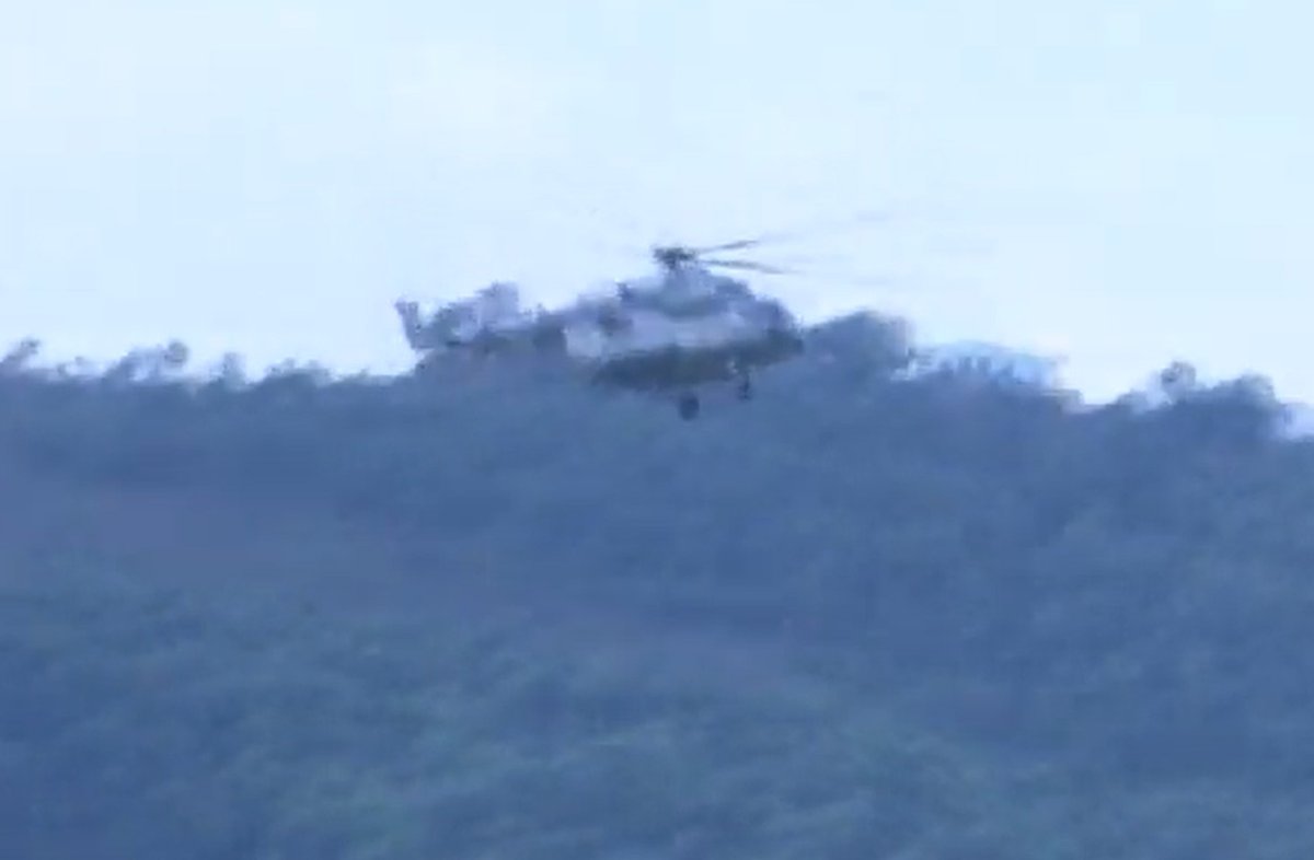 TheYouthPlus's tweet image. #Breaking: More troops deployed with more #IAF Chopper support in Kandi Area for #FinalAssault. 

At around 1.15 am contact established with Terrorists and heavy firing reported.

Terrorists are heavily armed. Without locals&apos; support, they can&apos;t survive.