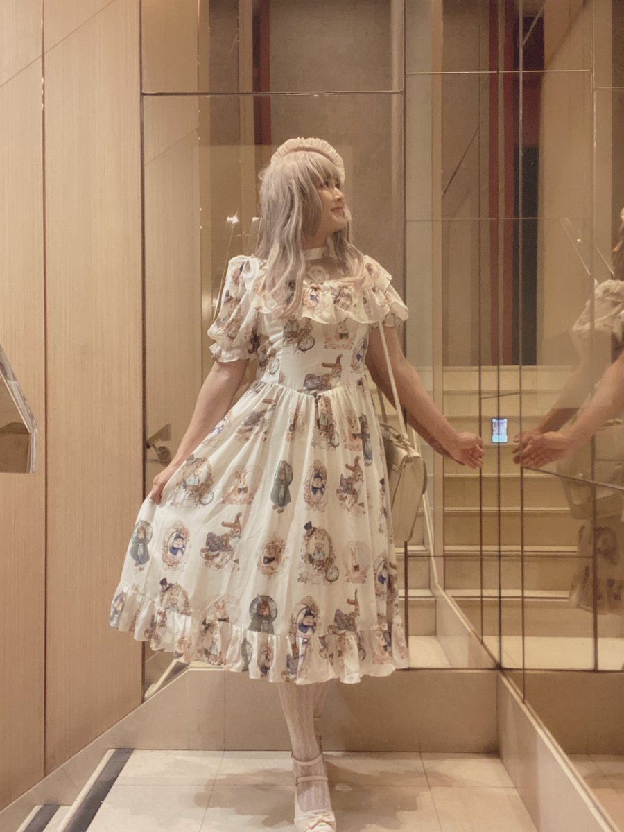 JacquelineLoli's tweet photo. #peterrabbit #onepiece #dress #lensreflection https://t.co/mzb8BQw7Ft