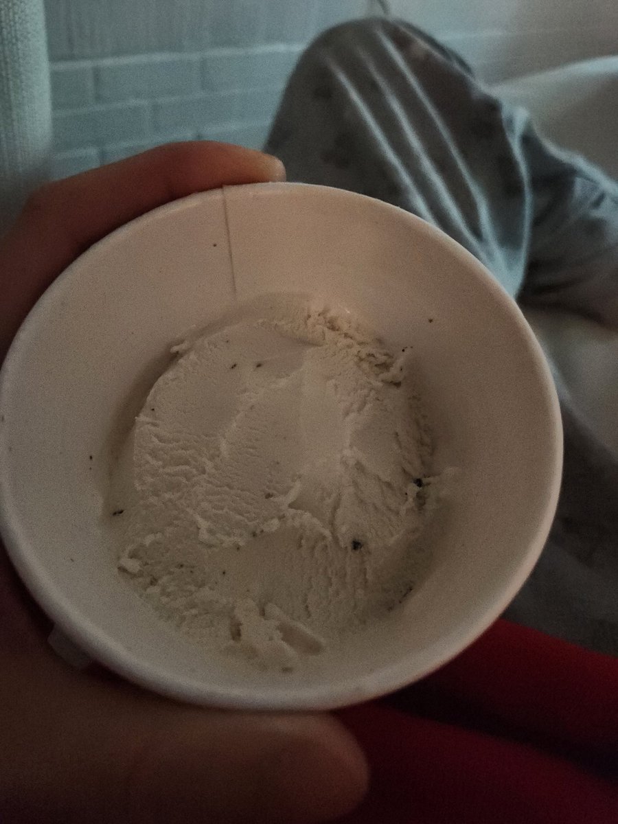 CooperMS06's tweet photo. @HaagenDazs_US  cookies n cream? Flecks of cookie throughout. Starting to cut back on ingredients #icecream https://t.co/JQwSojMn4b