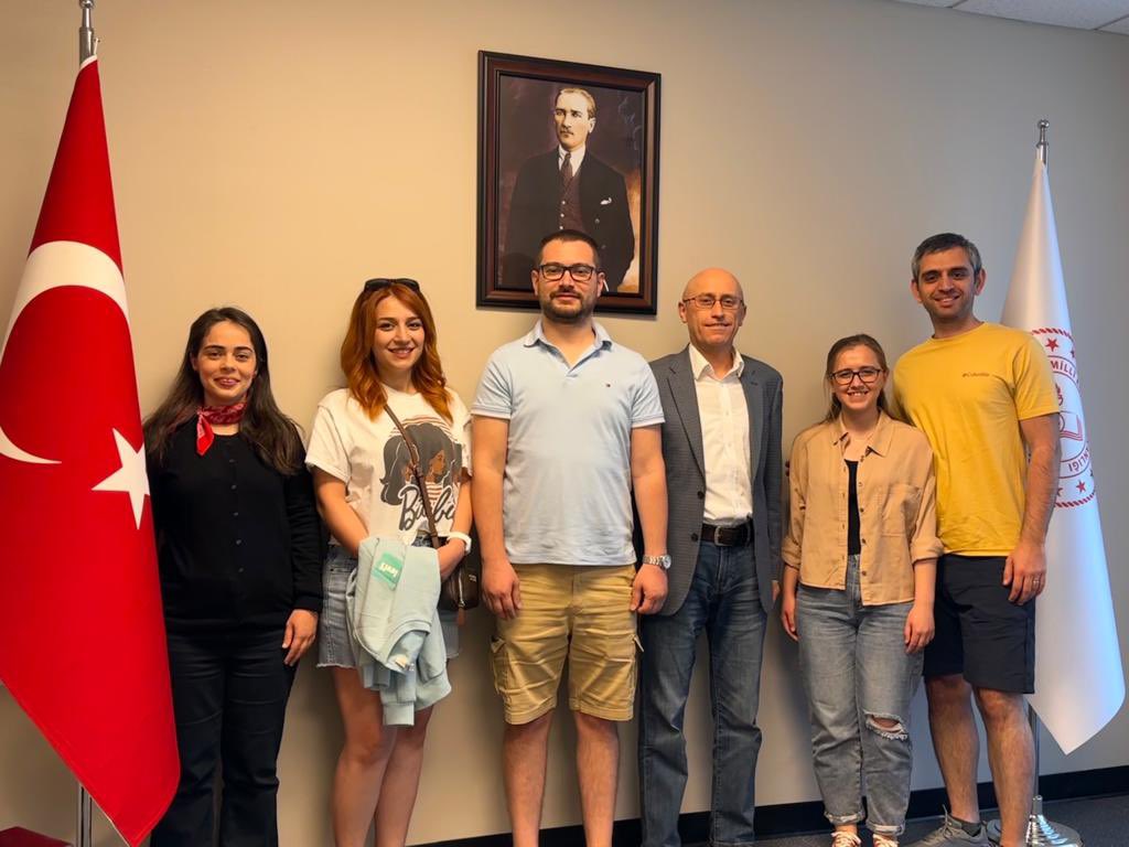 LosAngelesEA's tweet image. Los Angeles, Pullman ve Moscow’dan gelen @tcmeb bursiyeri öğrencilerimiz bu gün Ataşeliğimizdeydi. Nazik ziyaretleri ve hoş sohbet için kendilerine teşekkür ettik. @mebabdigm @mebyyegm