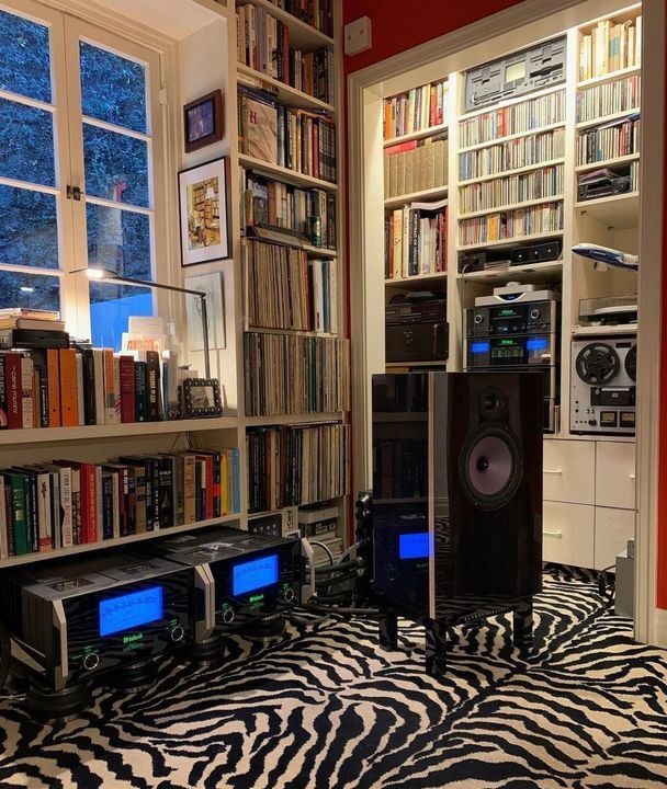 hifivancouver's tweet photo. Who wouldn't love spending time in this room that features McIntosh favorites MC611 1-Channel Solid State Amplifiers and C1100 2-Channel Vacuum Tube Preamplifier.
#McIntoshLabs #BlueMeters #Audiophile #McStack #RetroDesign #ListeningRoom https://t.co/ciJI3PlsXP https://t.co/YPO2b8U9PC