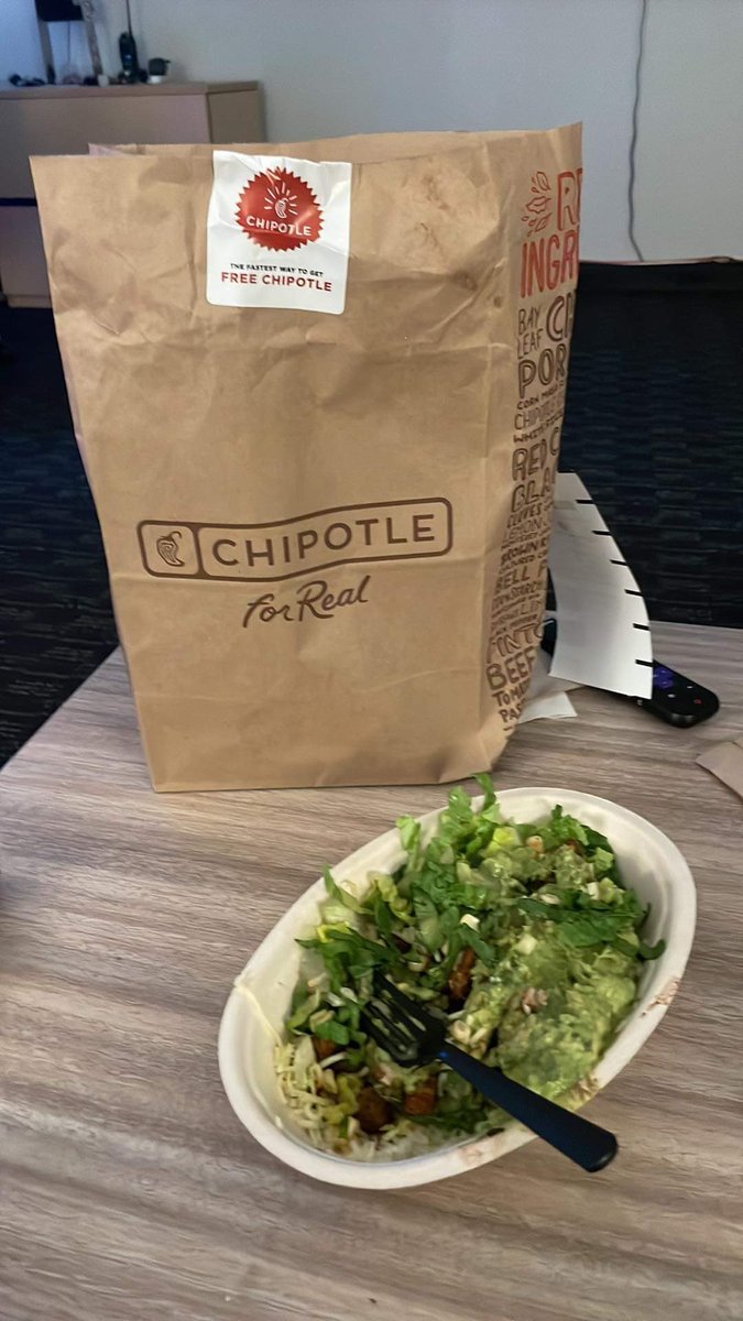RoadSageLA's tweet photo. Happy #CincoDeMayo ! I’m celebrating by eating the most authentic Mexican food I could find by the airport! https://t.co/KOGIaXMQwc