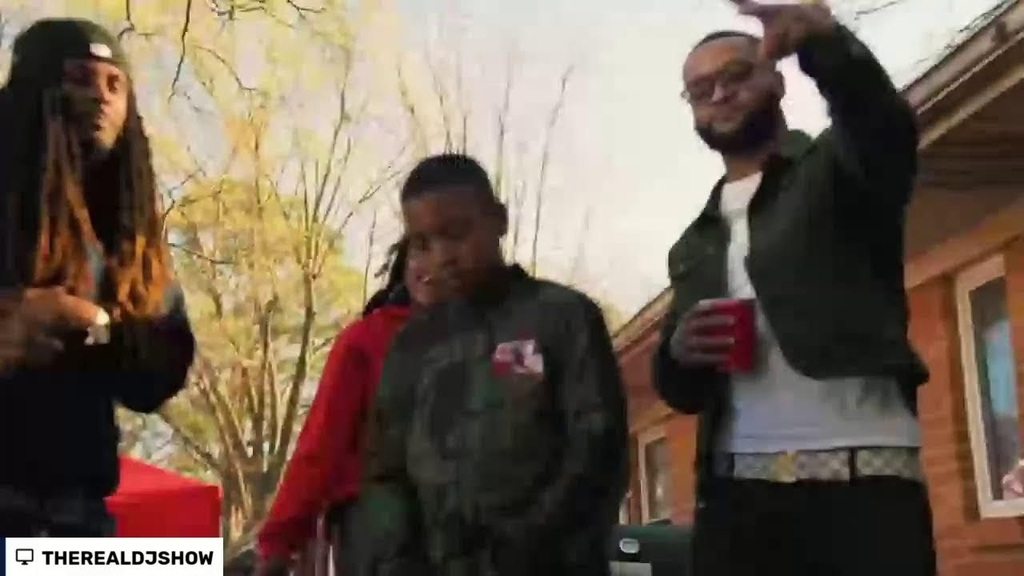 "Tune in Now: Independent Live Music Reviews and a Chance to Win Radio Play!" youtube.com/watch?v=5b87BT…