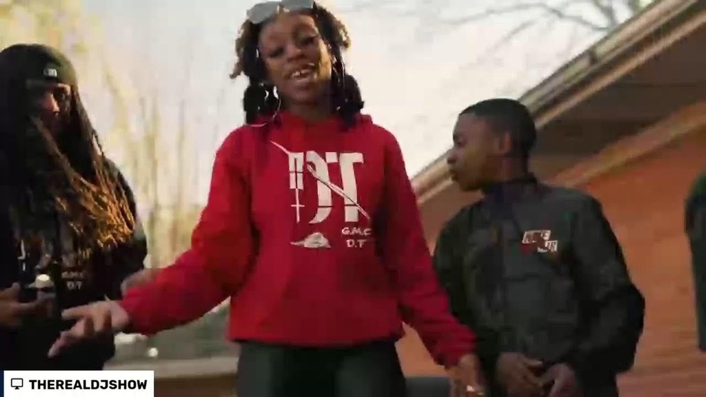 "Tune in Now: Independent Live Music Reviews and a Chance to Win Radio Play!" youtube.com/watch?v=VtxvEc…