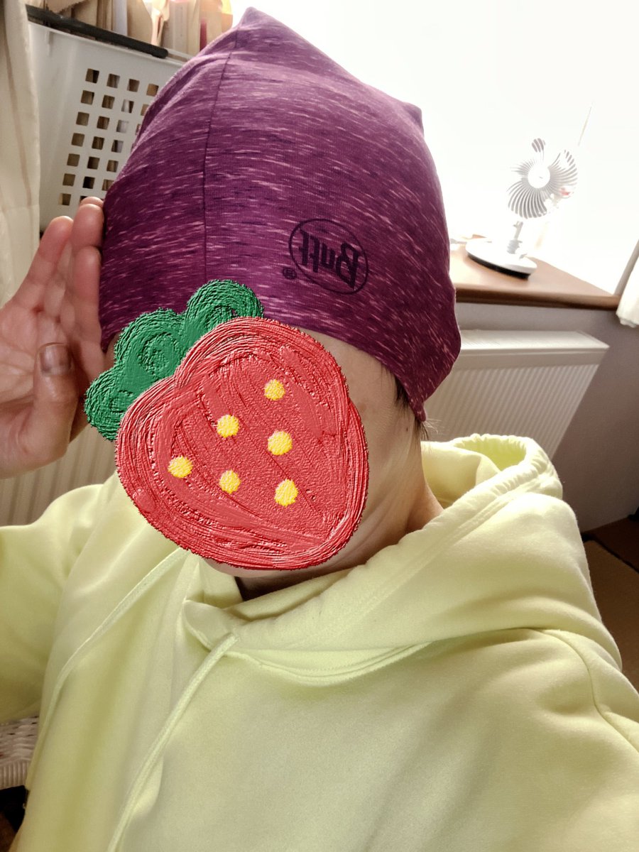 miya_fas's tweet photo. 脱毛が進んでいるので
涼しいBuFFのネックウォーマーで
夏用帽子を縫ってみました🧢🦲

ミシン縫いしたけど、手縫いで充分でした😉😆

2枚取れました✨✨

ムシムシした夜、被って過ごしたいですね✨✨#トリプルネガティブ乳がん　#Buff https://t.co/6NlLeZ1C95