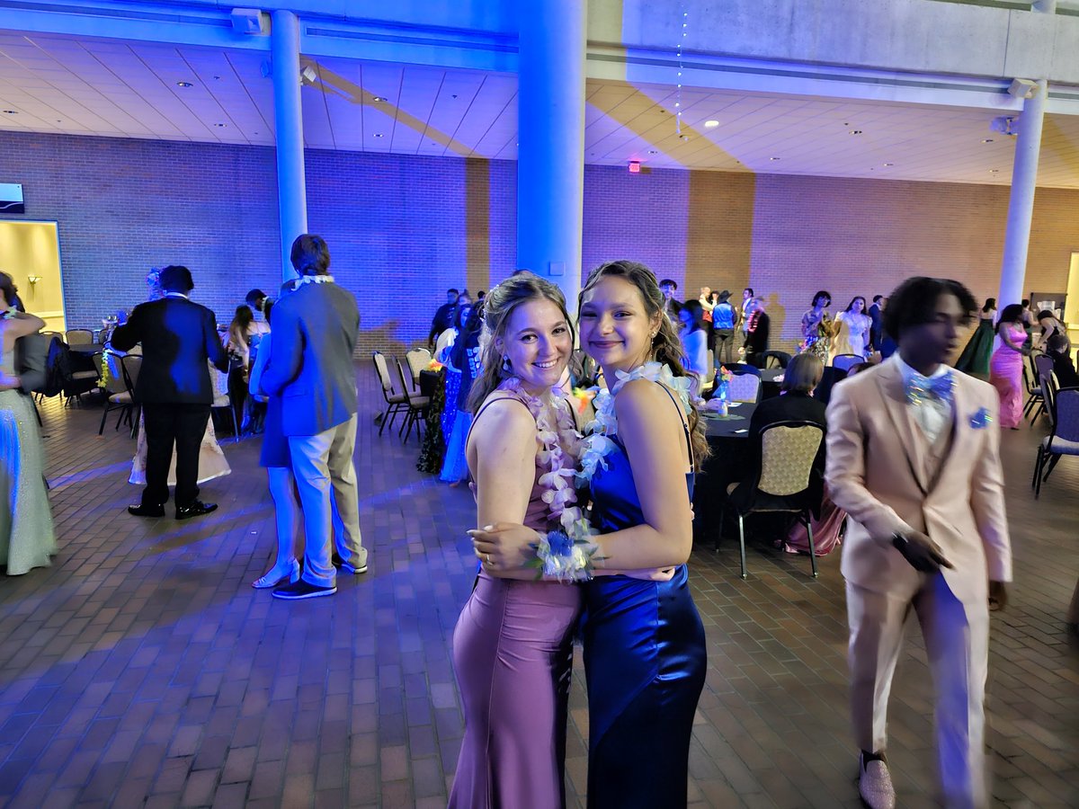 shenderson574's tweet photo. @SBRileyhigh 2023 Prom
#SafeProm #GoWildcats https://t.co/6jyvnRX8Nb