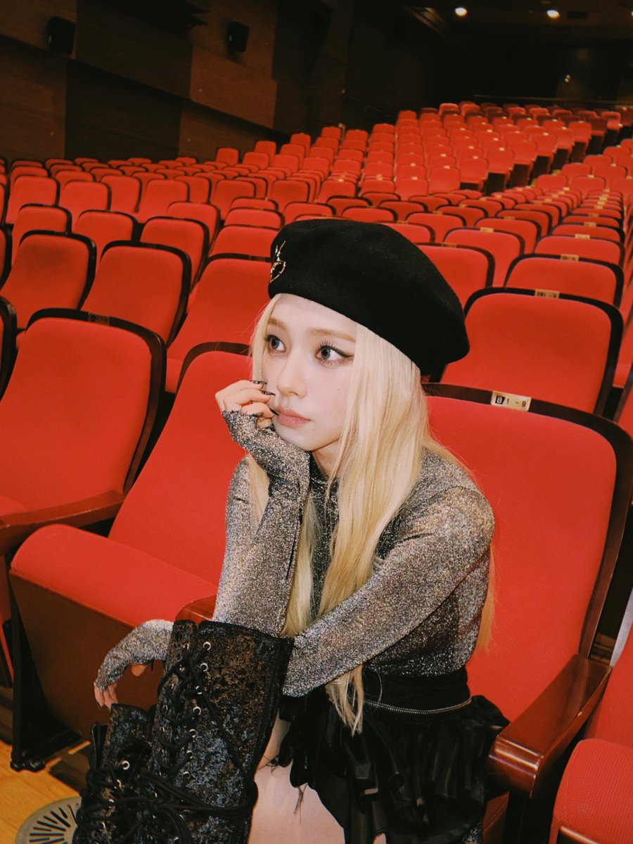 KRNFILES's tweet photo. 230506 💙💭 https://t.co/RyjLmvBZto