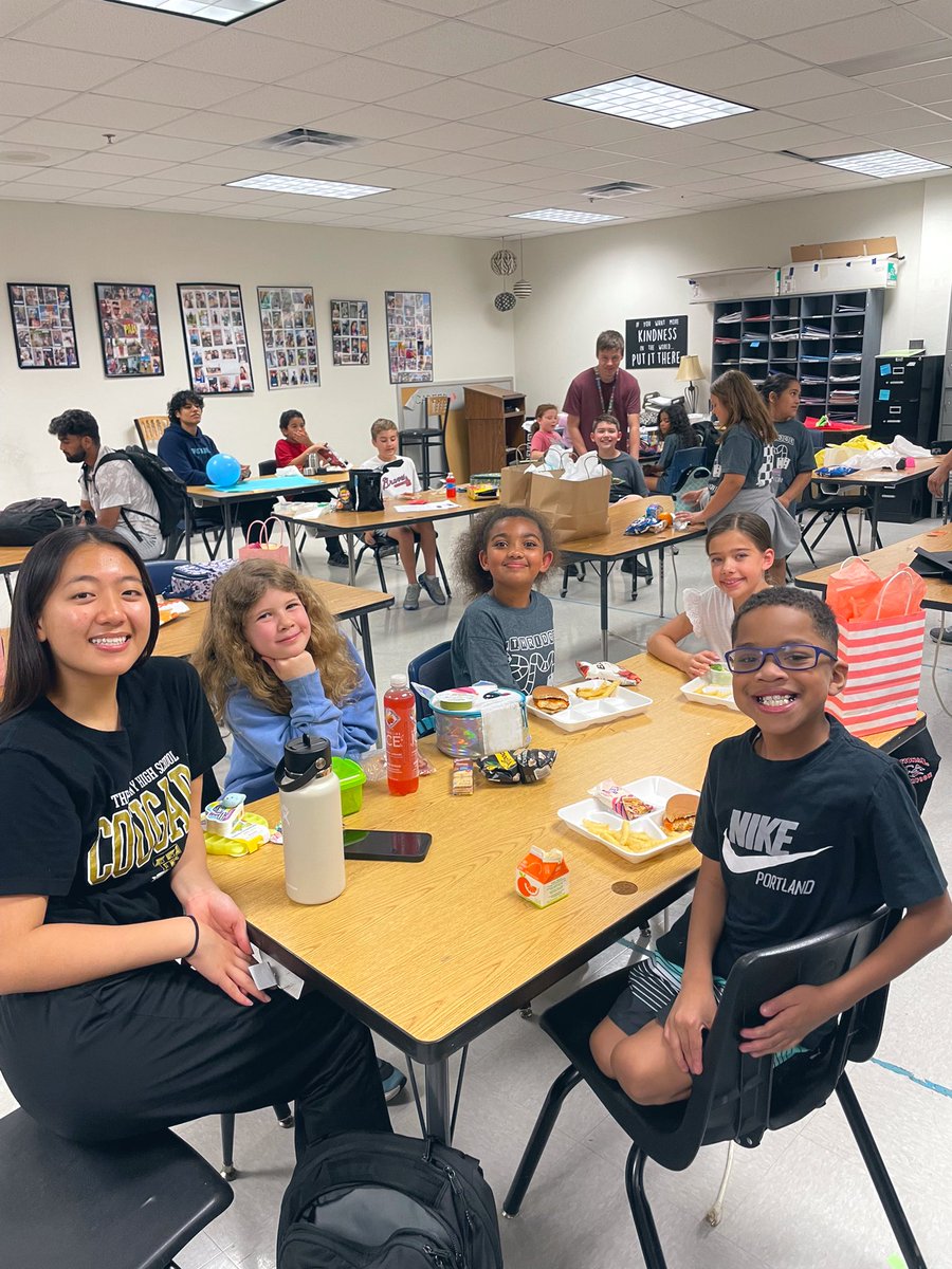 Caroline Hinson tweet media