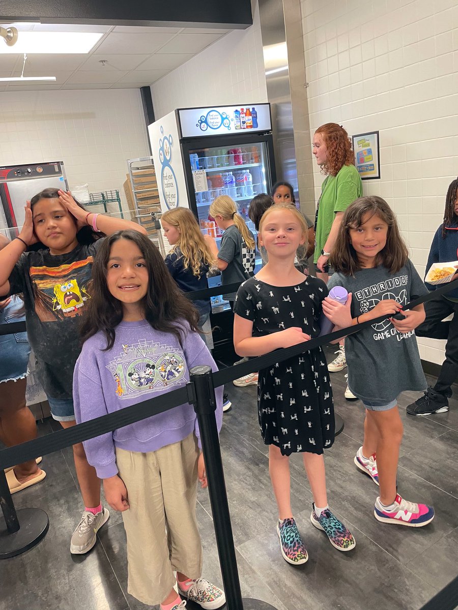 Caroline Hinson tweet media