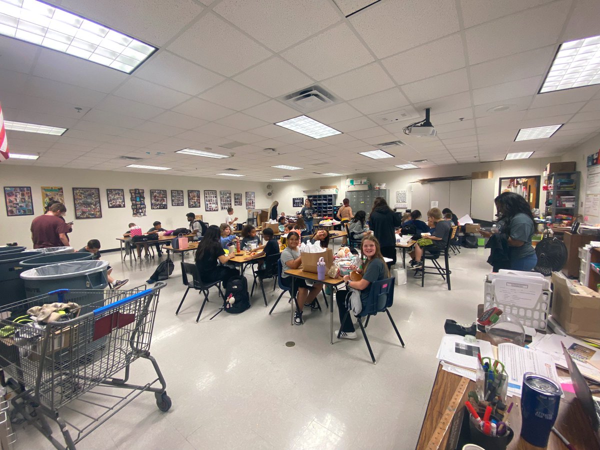 Caroline Hinson tweet media