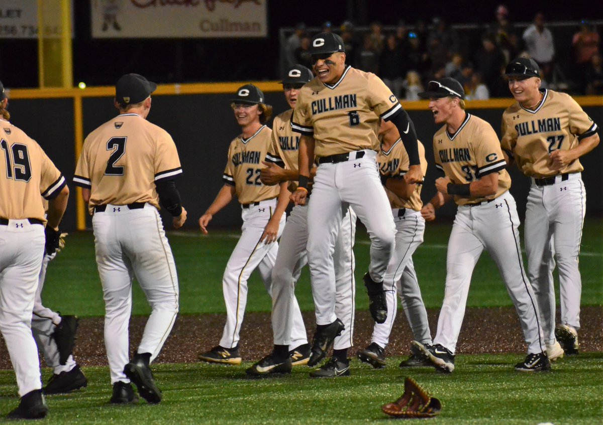 CullmanTribune's tweet photo. PREP BASEBALL PLAYOFFS: Bearcats advance to state semifinals with dramatic, 4-2 win over Gardendale @pponder12 https://t.co/azDGhFhtko https://t.co/wmUDnmAPze