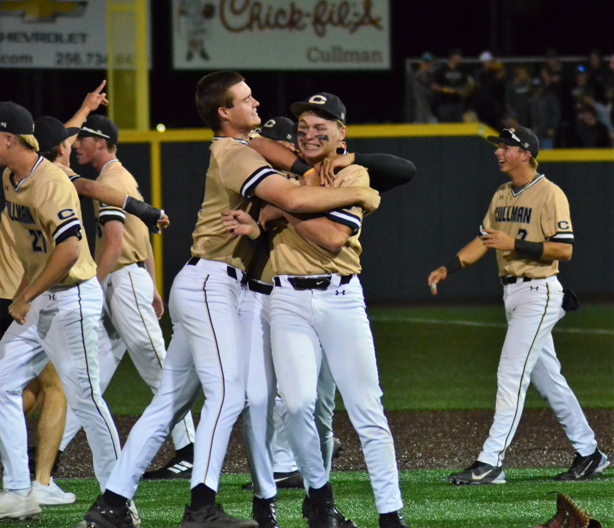 CullmanTribune's tweet photo. PREP BASEBALL PLAYOFFS: Bearcats advance to state semifinals with dramatic, 4-2 win over Gardendale @pponder12 https://t.co/azDGhFhtko https://t.co/wmUDnmAPze