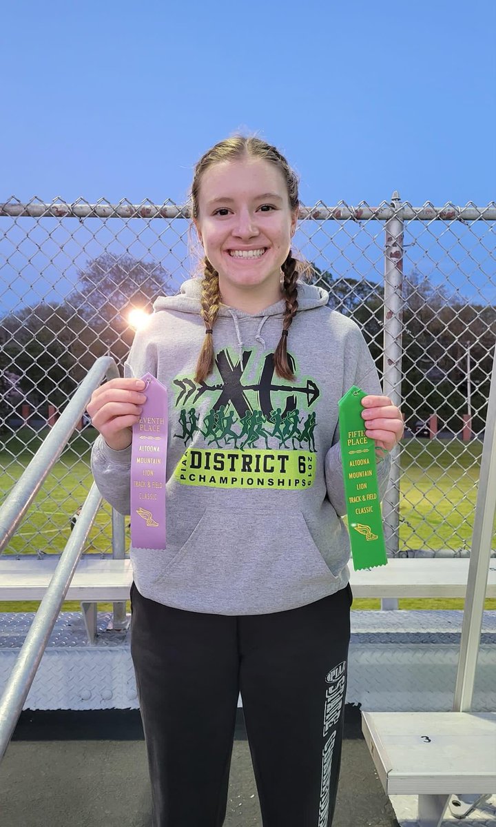 Congratulations to all of the athletes that competed in today's invitational! There were a lot of outstanding performances and more PRs were set. A big congratulations to
Bode Layo - 3rd in discus 
Cami Burkett- 2nd in 200m, 3rd in 100m
Alex Chobany- 5th in 1600m, 7th in the 800m