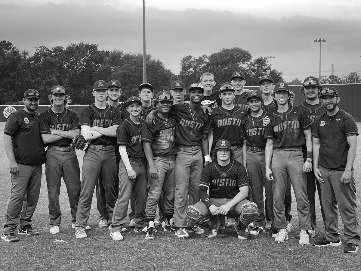 AHSDawgbaseball's tweet photo. What a great season for these boys making it to district playoffs. We are going to miss our Seniors and wish them the best! Stay tuned for next season as we will be coming back strong! Go Dawgs! ⚾️⚾️ https://t.co/MIaZ5JioRK