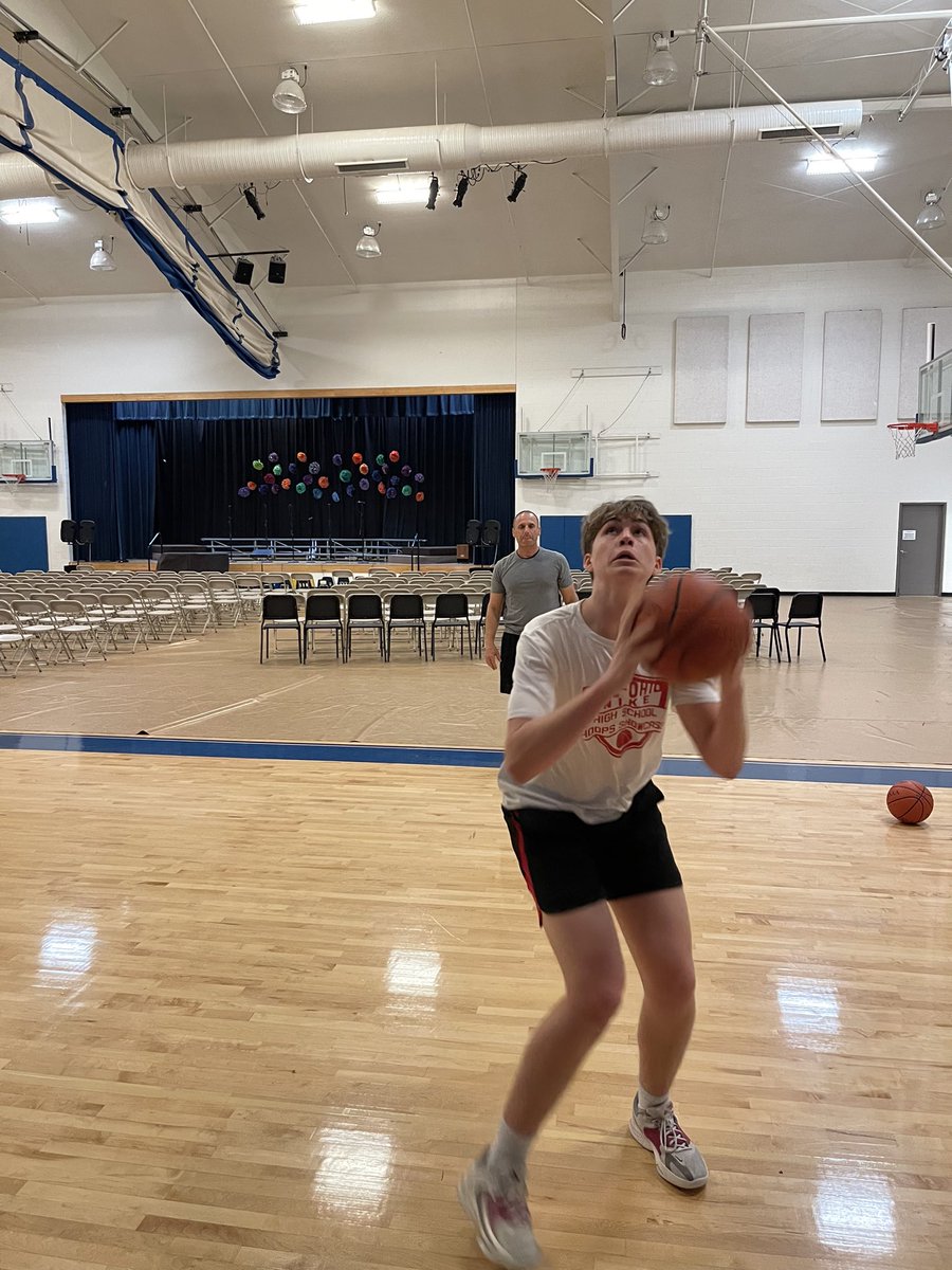NCSbbk's tweet photo. 6’5 rising senior Carter Jury getting after it today #onmissioneveryday https://t.co/96redVVIwW