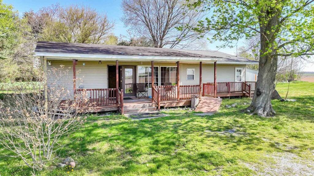 redlowgroup's tweet photo. 3431 N 450 W, Rensselaer, IN - $109,999

Beautiful countryside property, blanketed in quiet peacefulness, ready for a new owners vision and enjoyment. One acre of land surrounded by trees and cornfields, located on the north side of Rensselaer, just sout… https://t.co/eS62JJVIyt https://t.co/hG2HbYoj2G