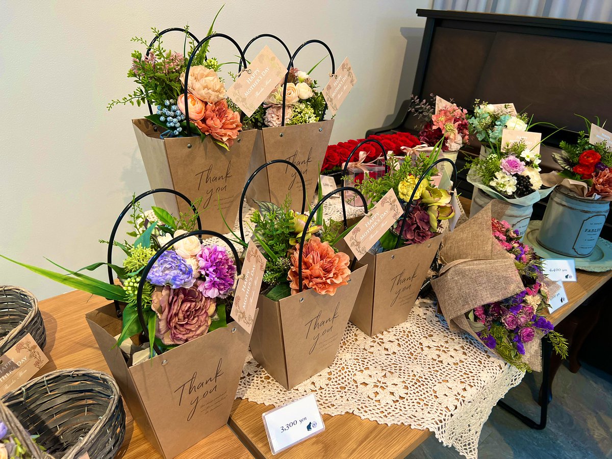 FGR_suwanomori's tweet photo. 本日5/6 FGRでは
西宮 #Pinoa さんの
🌼母の日フラワー販売会🌺を開催します❣️
生花やアーティフィシャルなど可愛いお花がたくさん💕
諏訪ノ森 #ベレーカフェ さん☕️の出張販売もあります💕
チーズケーキ…絶品です♪
時間は11時〜15時迄。
皆様のお越しを
心よりお待ちしております✨
#母の日 https://t.co/F1HNj8HBSB