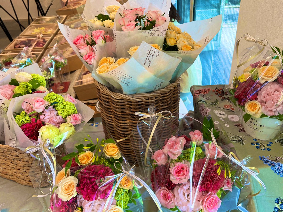 FGR_suwanomori's tweet photo. 本日5/6 FGRでは
西宮 #Pinoa さんの
🌼母の日フラワー販売会🌺を開催します❣️
生花やアーティフィシャルなど可愛いお花がたくさん💕
諏訪ノ森 #ベレーカフェ さん☕️の出張販売もあります💕
チーズケーキ…絶品です♪
時間は11時〜15時迄。
皆様のお越しを
心よりお待ちしております✨
#母の日 https://t.co/F1HNj8HBSB