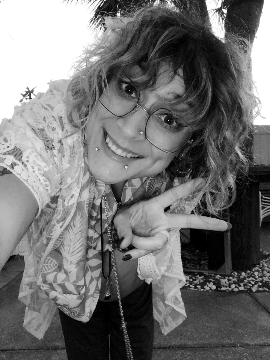 bug_lady11tv's tweet photo. And so, as the Sun sets on this last evening of my Southern Florida Adventure, I look back on these last 3 weeks and think ‘imagine if I had stayed home’. I will never get to live this again and I’m glad I got to do it MY way! #noregrets #LifeisanAdventure #Bugsworld https://t.co/zsYoJF87ok