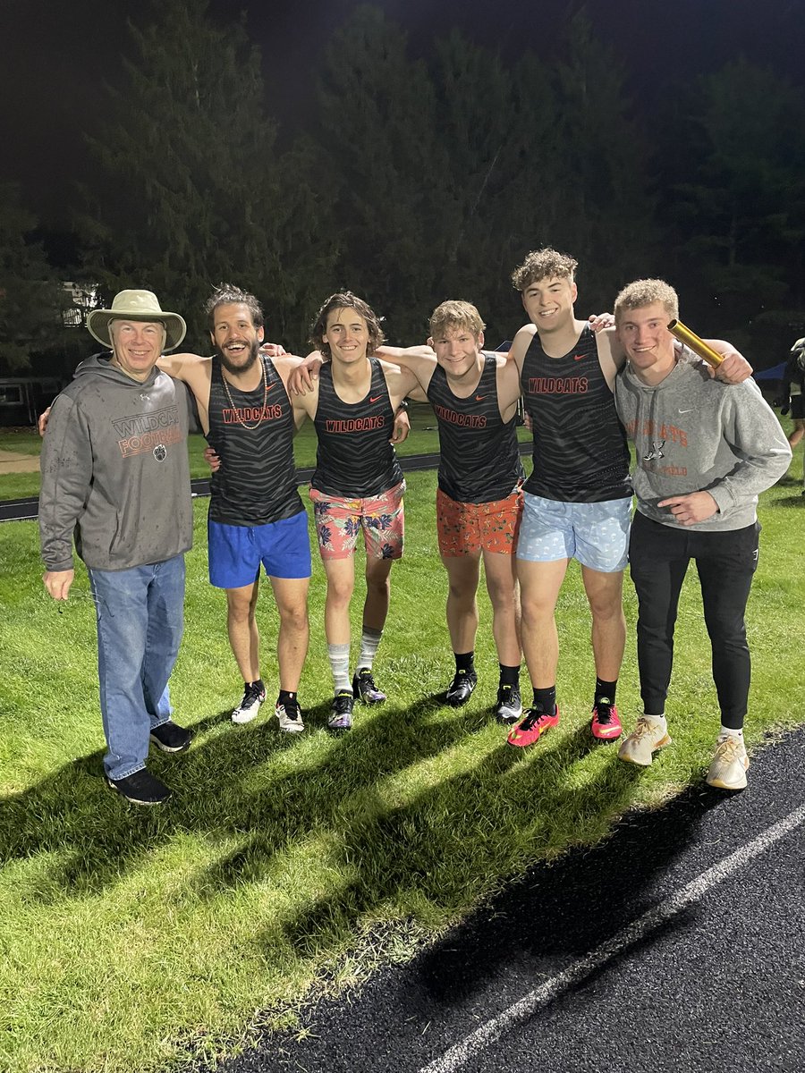 Throwers 4x100 is always a season highlight! Achilles, Matthew, Wes, and Jacob ran a very impressive time! Coach Campbell helps them in the ring and Coach Valitchka on the track 💪