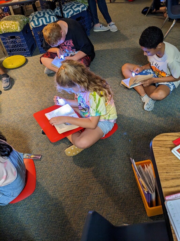 Meg_Michalsky's tweet photo. Finger flashlights were a hit today while reading Charlotte’s web. @WISDTurner https://t.co/nO9a8NhIGZ