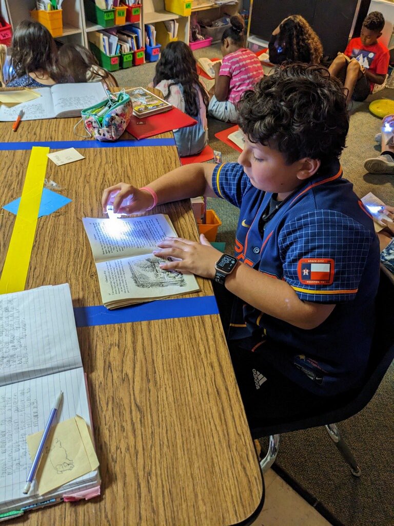 Meg_Michalsky's tweet photo. Finger flashlights were a hit today while reading Charlotte’s web. @WISDTurner https://t.co/nO9a8NhIGZ