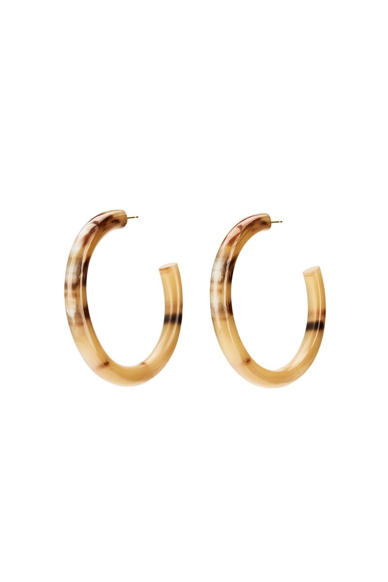 UgaEmbaWashDC's tweet image. Discover sustainable, ethical and eco-friendly products at the Uganda stall #PassportDC2023. We are proud to promote @thezenabrand cowhorn jewelry handcrafted by female entrepreneurs in Kamuli, Uganda. Driven by #innovation #income #agency #socialimpact. thezenabrand.com