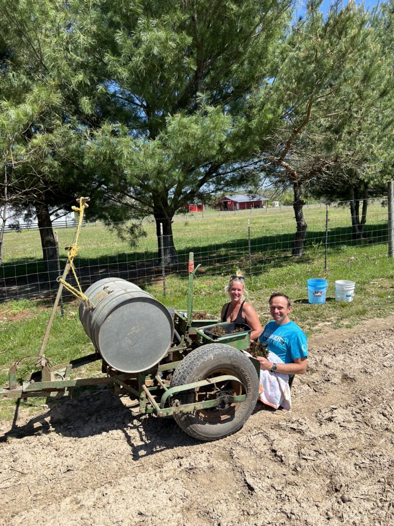 lindseymeyer82's tweet photo. Big big shout out to my friends for helping us plant 7000 strawberry plants today!! We couldn't done this without you!!! Much love https://t.co/NvPBtNdfqn