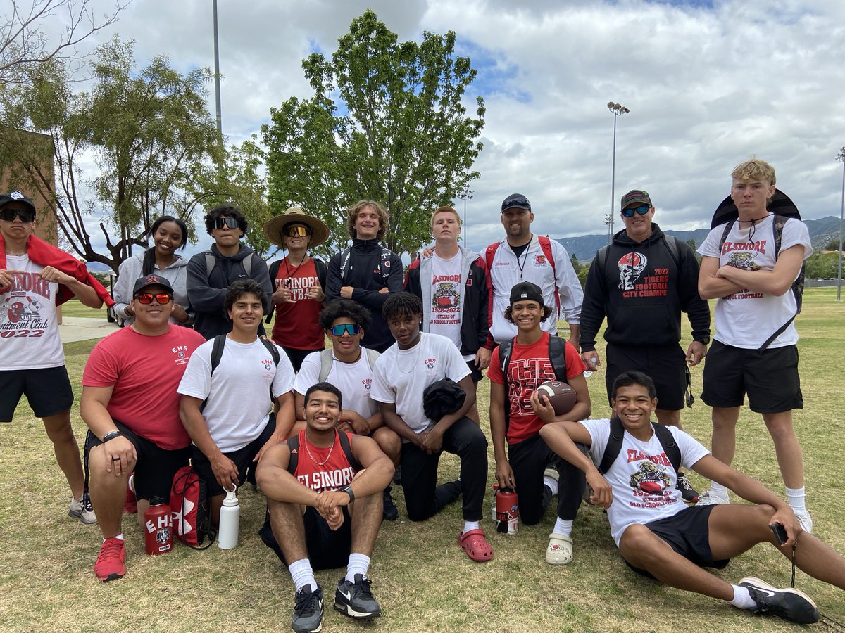 rkirschman95's tweet image. Our Elsinore HS student athletes did an awesome job of service at the @LakeElsinoreUSD middle school flag football event.  Whether wearing the stripes of a Tiger or a zebra, these are some excellent young people.  Kudos to TCMS for their work to do something awesome for kids.