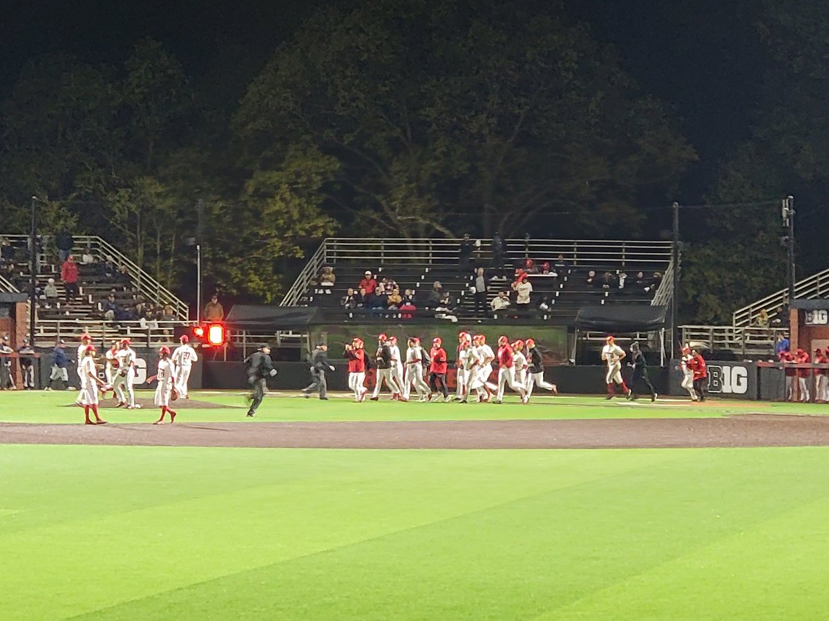 KnightsBrigade's tweet photo. VictoRy foR @RutgersBaseball 

undeR the #KnightLights foR the W!

#TCD #BeatPSU https://t.co/MZOtSIy3YA