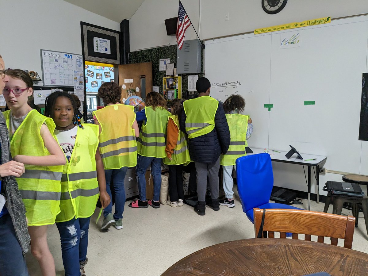 Grade5Hernandez's tweet photo. Today the students were trash collectors as we reviewed for the EOG by playing #SlashTheTrash. This allowed students the opportunity to analyze answer choices like a scientist and collect only the "trash" (wrong answers) #EOGReview #Science #5thgrade https://t.co/Ht8ki12akh